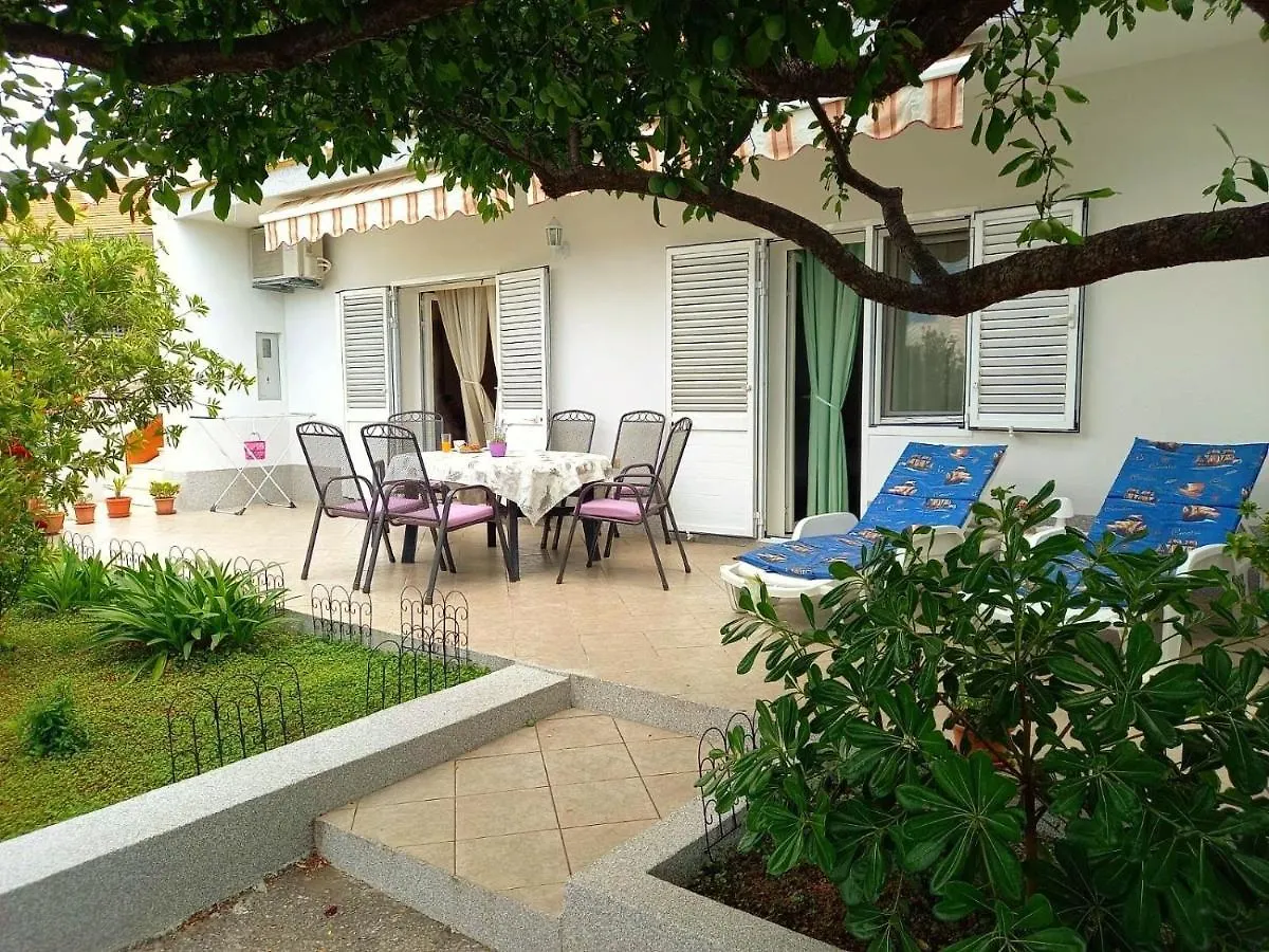 Apartment Jema 特罗吉尔